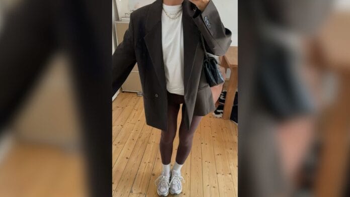 mulher com casaco oversized