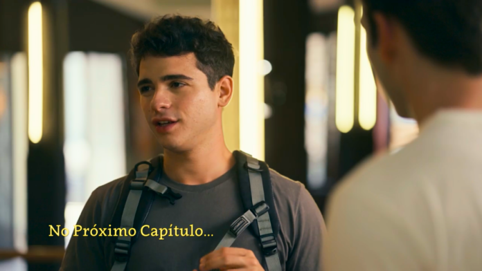Mau Mau (João Victor Gonçalves) em cena de Quem Ama Cuida