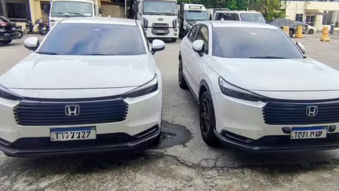 Homem compra carro por R$ 10 mil na internet e é preso por clonagem, no RJ