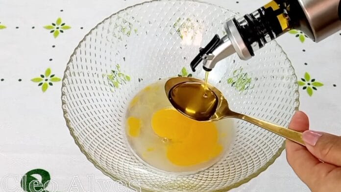 adicionando os ingredientes em uma tigela