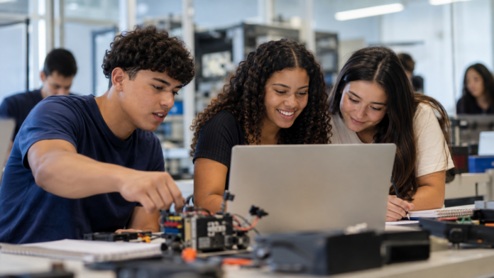 Curso técnico no Ensino Médio: quando essa escolha pode fazer sentido