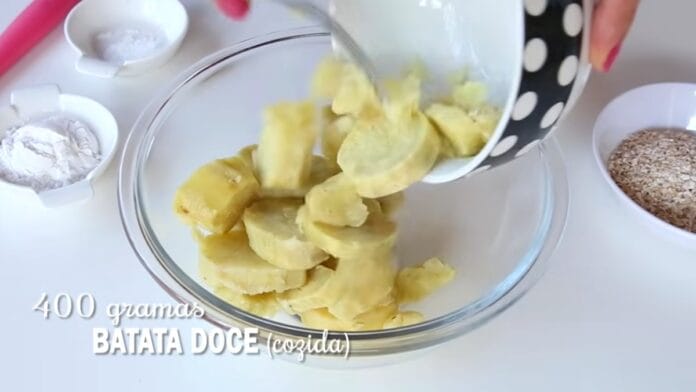 batata doce picada na tigela