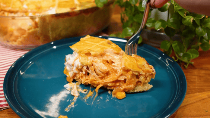 Faça para o almoço: empadão com massa que derrete na boca leva poucos ingredientes, é simples de fazer e pode ser congelado
