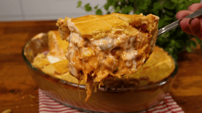 Faça para o almoço: empadão com massa que derrete na boca leva poucos ingredientes, é simples de fazer e pode ser congelado