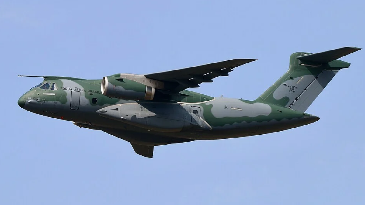 O KC-390 Millennium é um avião de transporte militar tático e logístico desenvolvido pela Embraer (Foto: Colin Cooke / Wikimedia Commons)
