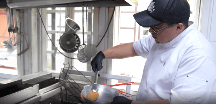 Oktoberfest: chef de cozinha mostra pratos autorais exclusivos da festa