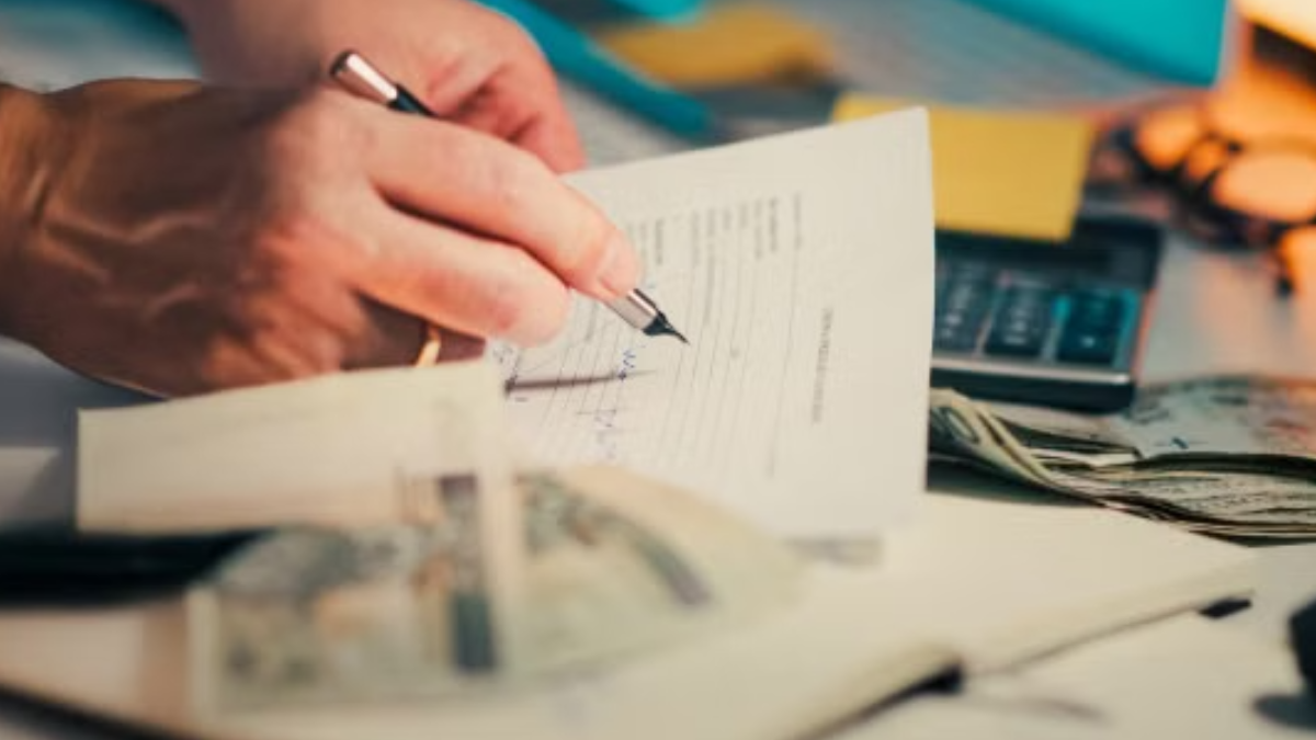 Empresas tomavam crédito livre a uma taxa média de 24,2% ao ano em agosto de 2026, custo que pesa sobre estoque, capital de giro e expansão dos negócios, segundo o Banco Central (Foto: Jakub Zerdzicki / Pexels)