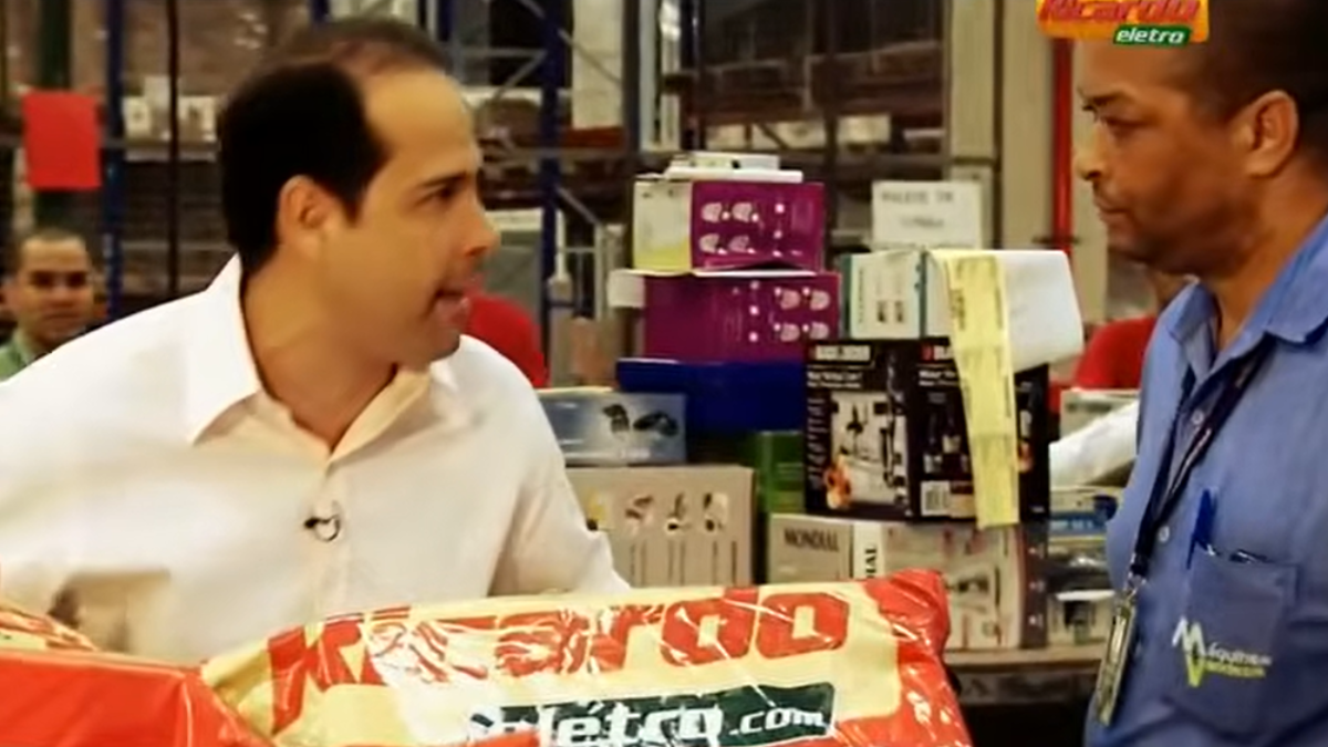 Além de administrar a empresa, Nunes se tornou um dos principais rostos da própria marca por meio de propagandas na rádio e televisão (Foto: Reprodução / YouTube)