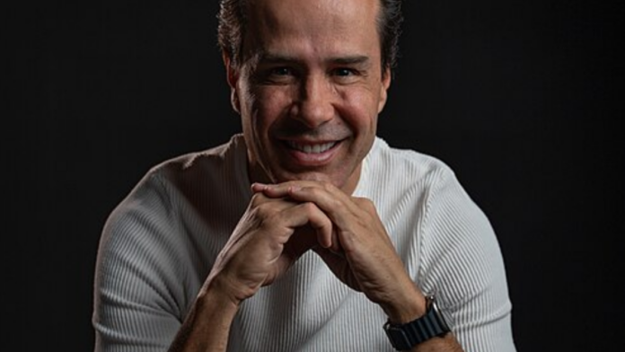 Empresário comandou rede que chegou a faturar R$ 12 bilhões por ano (Foto: Assessoria / Acervo de Ricardo Nunes / Wikimedia Commons)