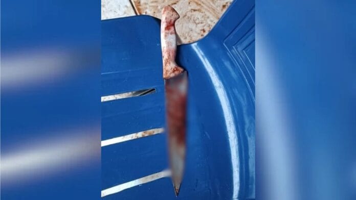 Briga no trabalho termina com homem esfaqueado no peito por colega em SC