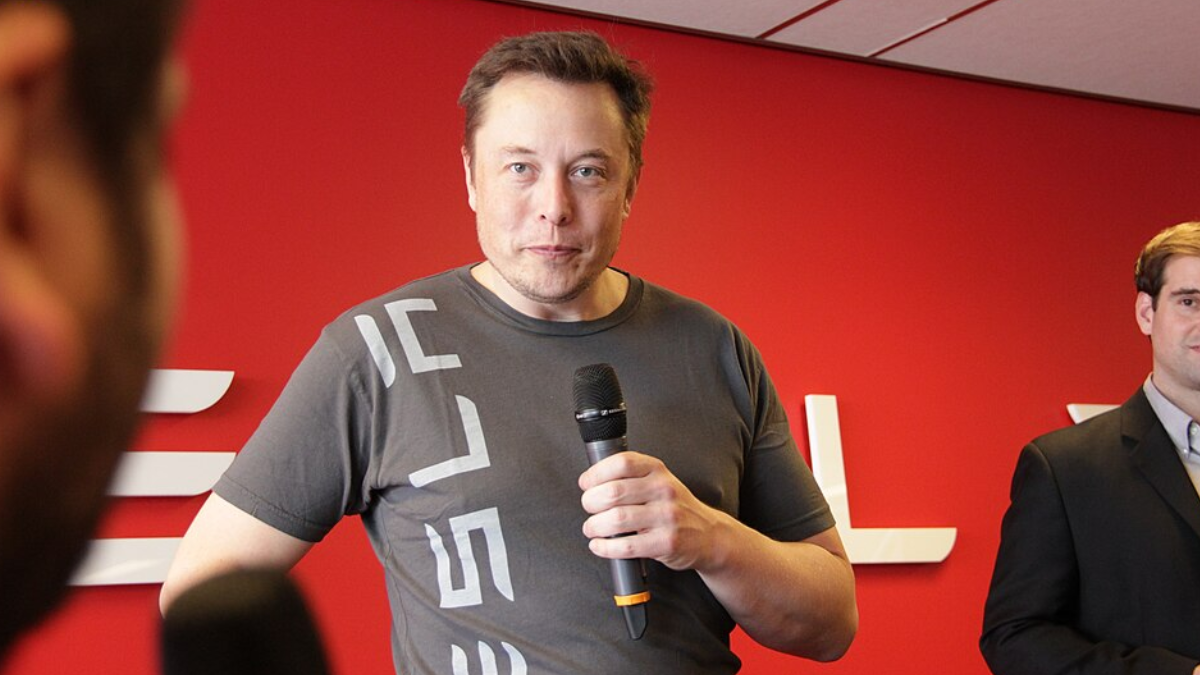 Elon Musk é o centro de Musk, documentário de Alex Gibney que investiga sua trajetória, suas empresas e a concentração de influência política e tecnológica (Foto: Tesla Owners Club Belgium / Wikimedia Commons)