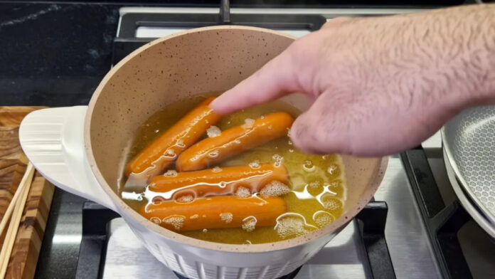cozinhando as salsichas