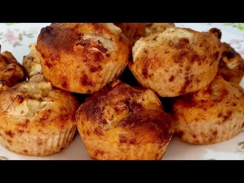 Bolinho de Banana para o Dia das Crianças é preparado sem leite, sem glúten e sem açúcar e fica pronto rapidinho
