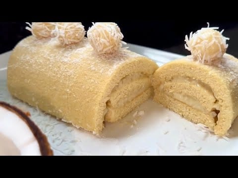 Rocambole de coco cremoso leva apenas 3 ingredientes na massa e tem técnica super fácil que evita que o bolo quebre