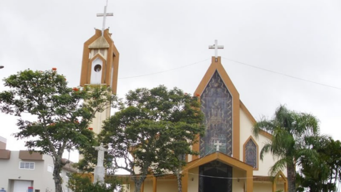 Funcionário de confiança que deixou contas de paróquia zeradas após desvio de R$ 100 mil confessou crime em carta