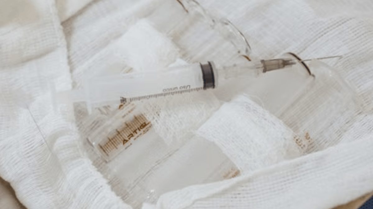 Uma das hipóteses levantadas posteriormente é que parte do medicamento tenha ido para o tecido do braço em vez de alcançar corretamente a corrente sanguínea (Foto: Jonathan Borba / Pexels)