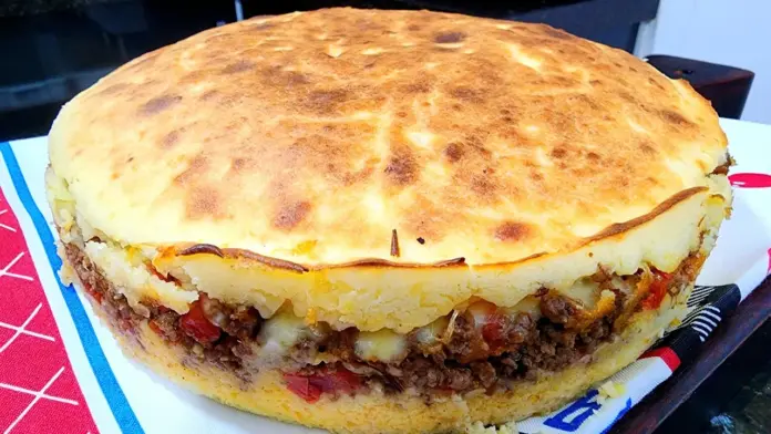 Torta de carne moída deliciosa feita sem liquidificador é super prática de preparar e não faz bagunça na cozinha