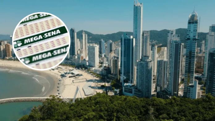 Uma das apostas vencedoras da quina da Mega-Sena 3077 foi feita em Balneário Camboriú (Foto: Marcelo Casall Junior, Agencia Brasil; Bruno Cassola, Divulgação)