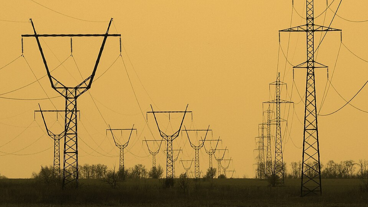 Ultra-alta tensão permite transportar grandes blocos de eletricidade por distâncias superiores a mil quilômetros (Foto: Novoklimov / Wikimedia Commons)
