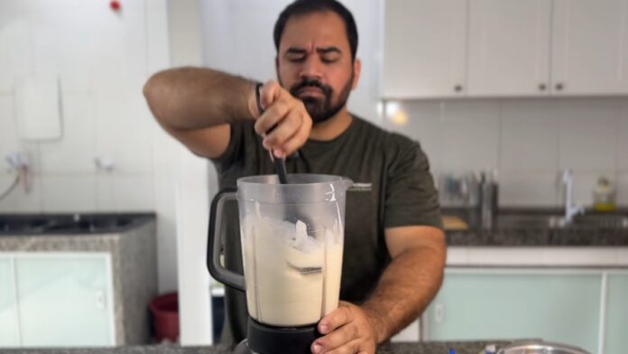 batendo o creme no liquidificador