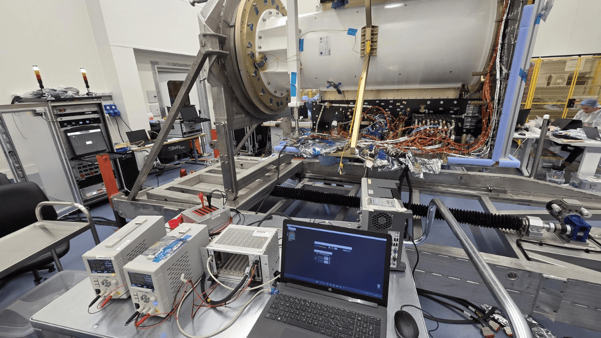 Outro teste simulará de maneira acelerada toda a missão, desde a decolagem até seu encerramento (Foto: OHB Italia)