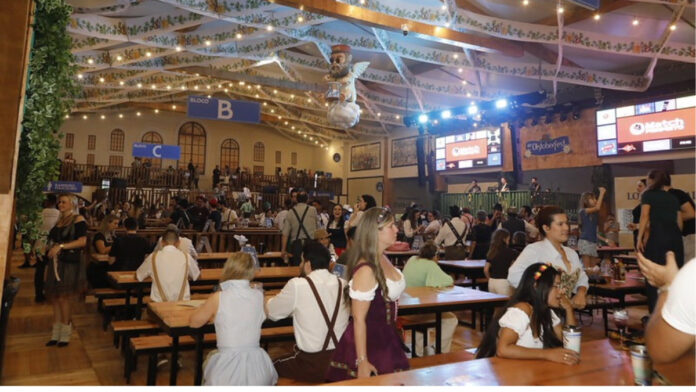 Oktoberfest Blumenau 2026 volta atrás e derruba cobrança extra para entrar no novo pavilhão Festzelt