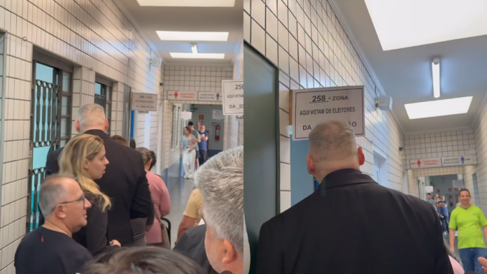 padre marcelo rossi vota faz L com as mãos