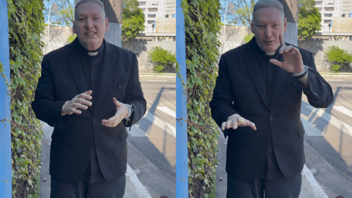 padre marcelo rossi vota faz L com as mãos
