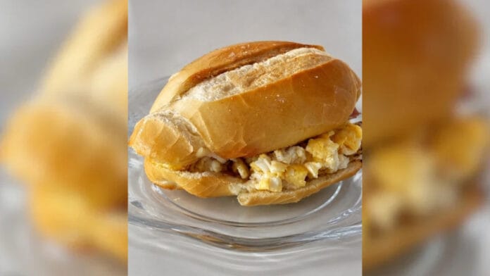 pão com ovo