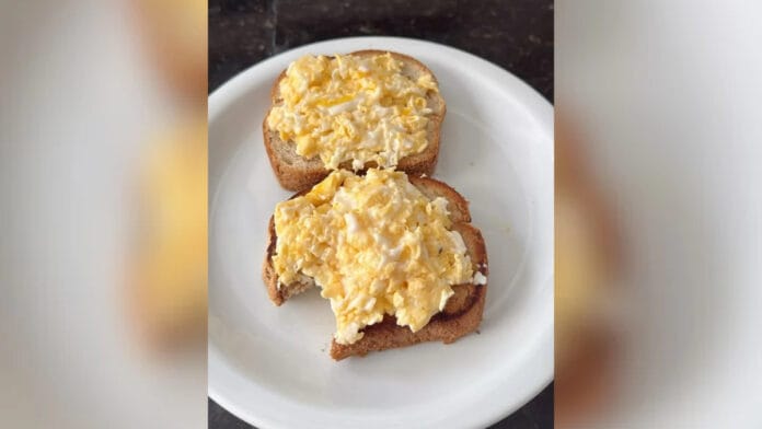 pão com ovo
