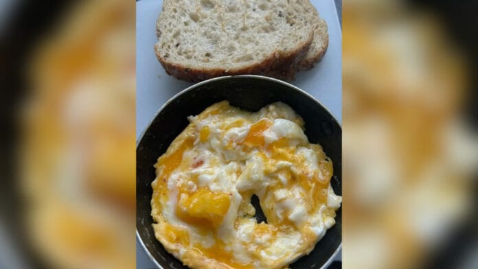 pão com ovo