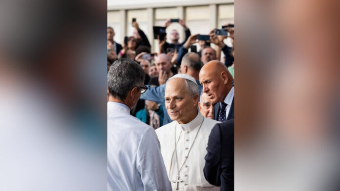 Papa Leão XIV recebe alta após cirurgia para tratar câncer