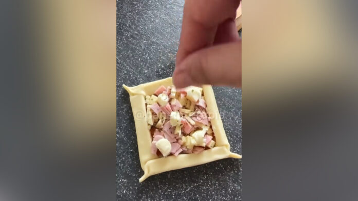 adicionando orégano na pizza