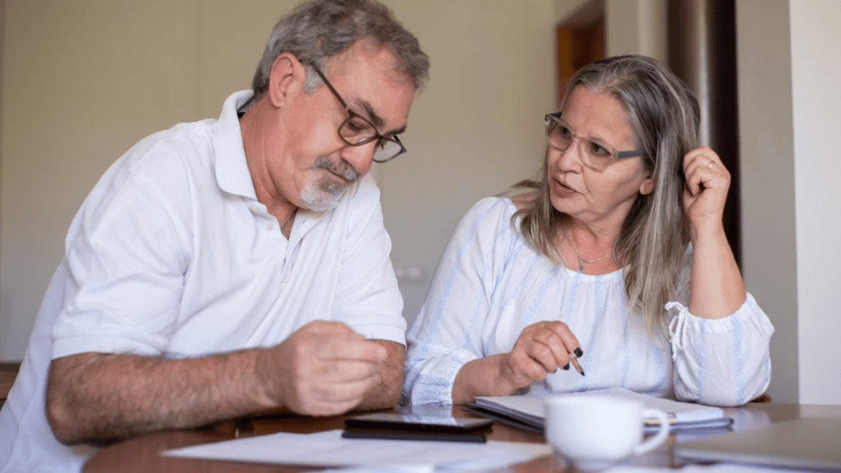 Contratos firmados entre 1999 e 2003 passaram a seguir sete faixas de idade, com novas categorias aos 60 e aos 70 anos (Foto ilustrativa: Kampus Production / Pexels)