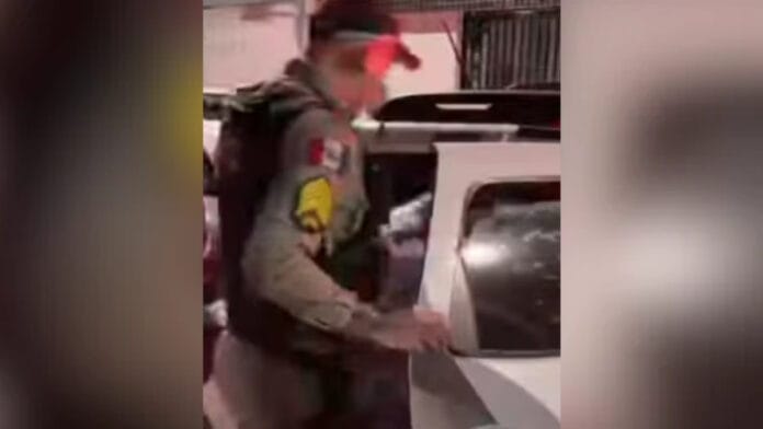 Porteiro é preso por perturbação de sossego durante panelaço contra Flávio Bolsonaro