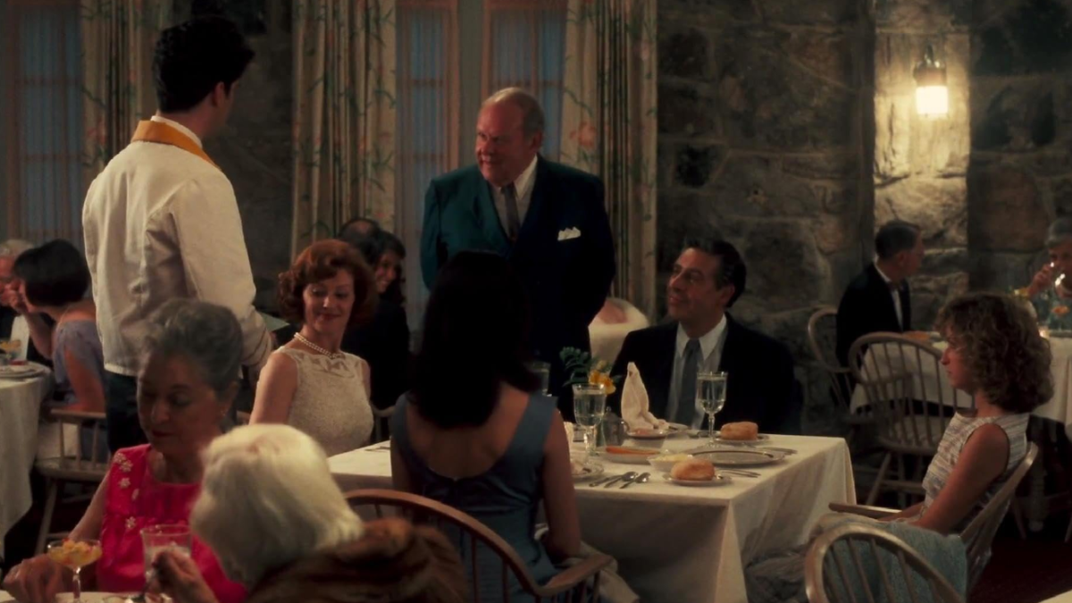 Kelly Bishop interpreta Marjorie Houseman, mãe de Baby e integrante da família que passa as férias no resort (Foto: Reprodução / IMDb)