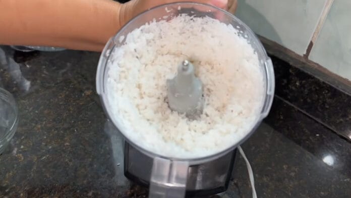 coco triturado no liquidificador
