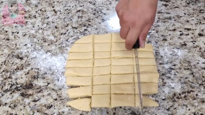 dividindo a massa das rosquinhas