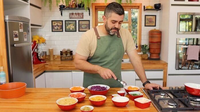ingredientes da salada sobre a mesa
