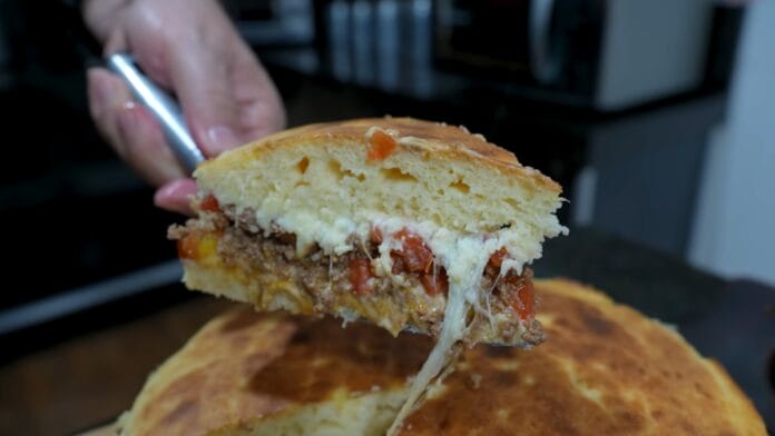 pedaço da torta de carne finalizada