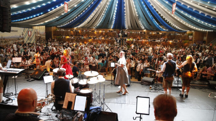 Desfile, voXXclub e 48 shows: como curtir o segundo sábado de Oktoberfest Blumenau 2026