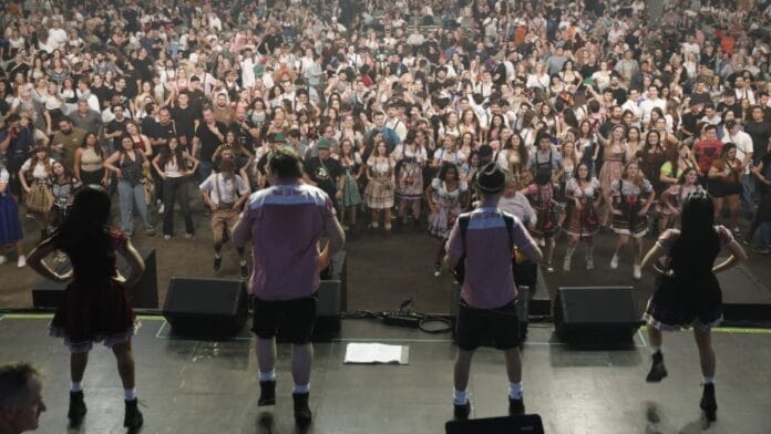 1ª sexta-feira de Oktoberfest Blumenau 2026 tem estreia de novo pavilhão inspirado em Munique