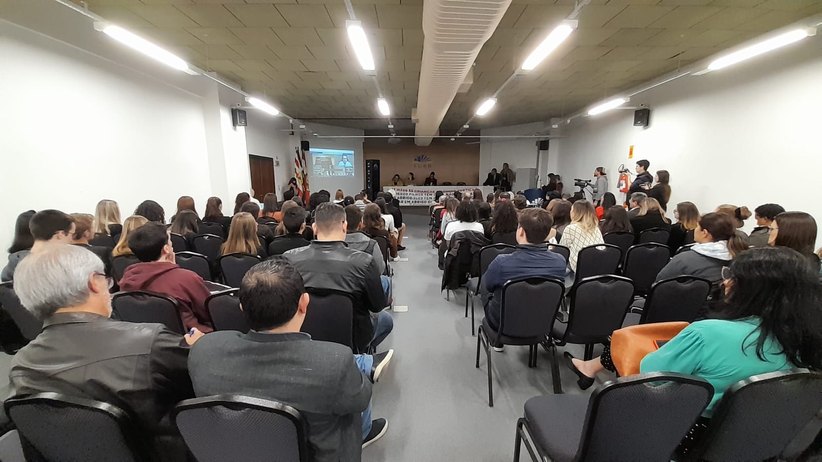 Audiência pública ocorreu no auditório da Furb Audiência pública ocorreu no auditório da Furb