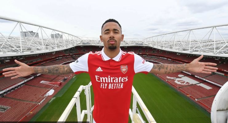 Imprensa internacional repercute transferência de Gabriel Jesus para o Barcelona, mas faz alerta sobre histórico de lesões