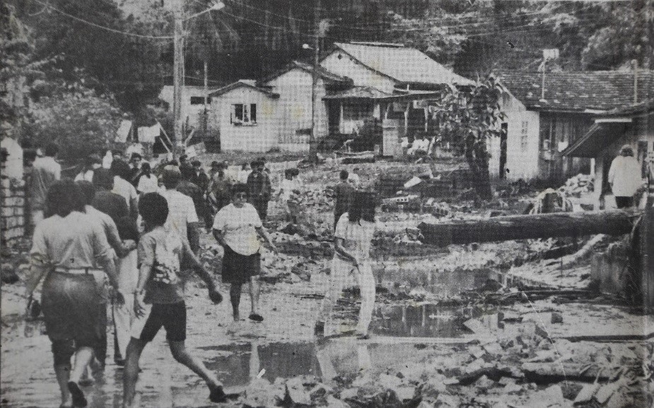 Destroços espalhados por aquela que era a Rua Belo Horizonte. Destroços espalhados por aquela que era a Rua Belo Horizonte.