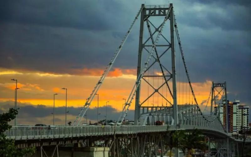 Ponte Hercílio Luz terá iluminação decorativa
